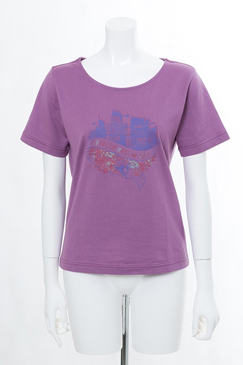 暁美ほむらモデルのTシャツ。