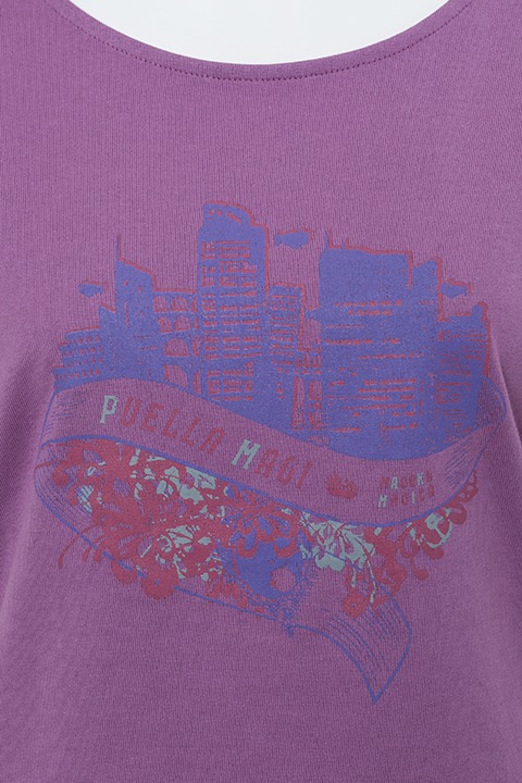 暁美ほむらモデルのTシャツ。