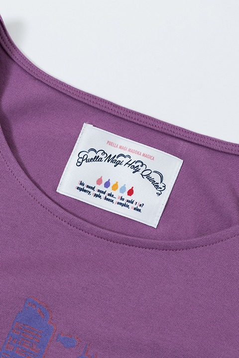 暁美ほむらモデルのTシャツ。