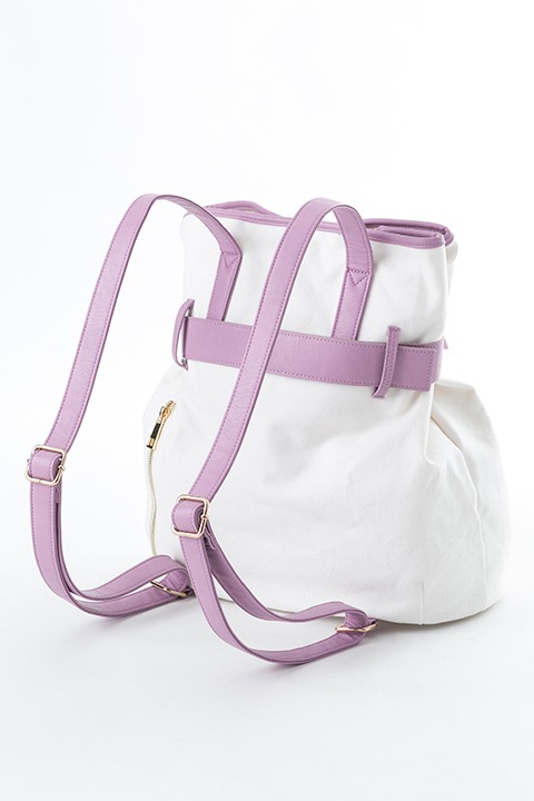 暁美ほむらモデルのバッグ。