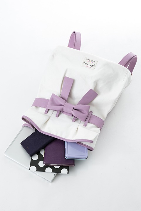 暁美ほむらモデルのバッグ。