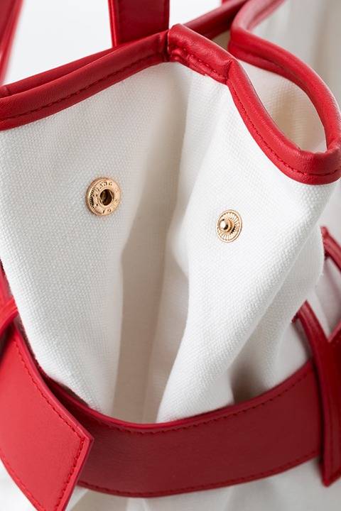 佐倉杏子モデルのバッグ。