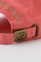 佐倉杏子モデルのキャップ。