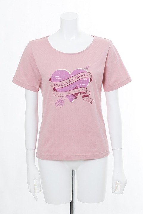 「魔法少女まどか☆マギカ」鹿目まどかモデルのTシャツ。