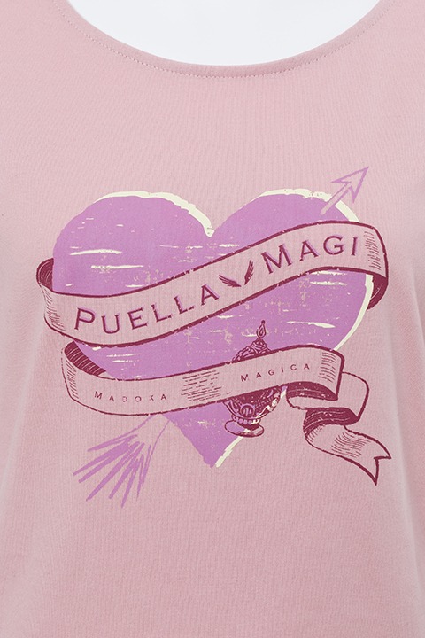 「魔法少女まどか☆マギカ」鹿目まどかモデルのTシャツ。