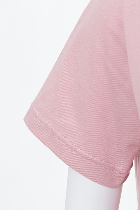 「魔法少女まどか☆マギカ」鹿目まどかモデルのTシャツ。