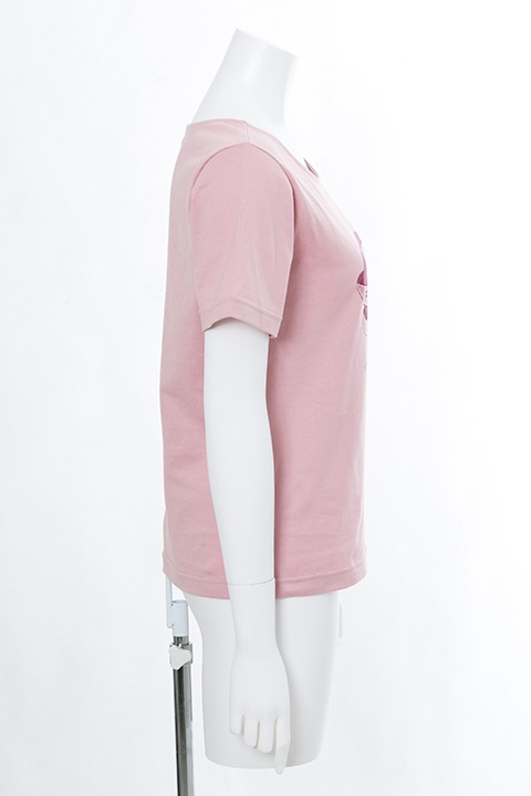 「魔法少女まどか☆マギカ」鹿目まどかモデルのTシャツ。