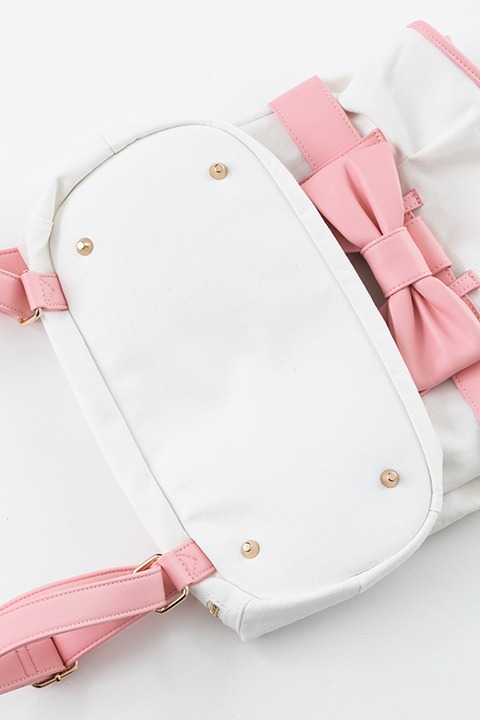 「魔法少女まどか☆マギカ」鹿目まどかモデルのバッグ。