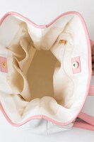 「魔法少女まどか☆マギカ」鹿目まどかモデルのバッグ。