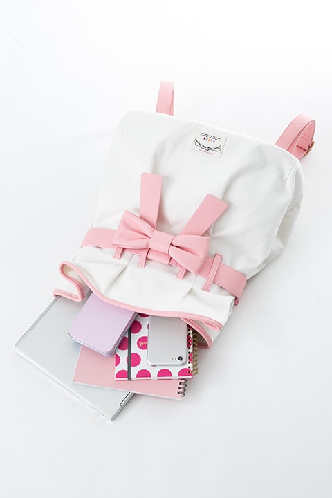 「魔法少女まどか☆マギカ」鹿目まどかモデルのバッグ。