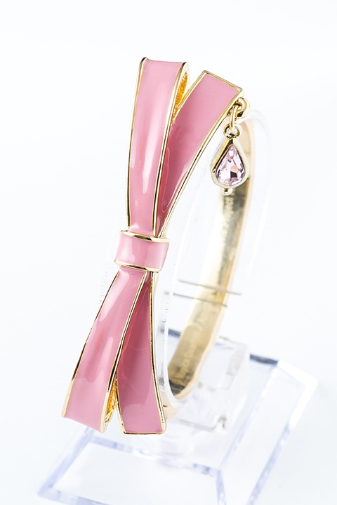 「魔法少女まどか☆マギカ」鹿目まどかモデルのリボンバングル。