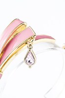 「魔法少女まどか☆マギカ」鹿目まどかモデルのリボンバングル。