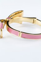 「魔法少女まどか☆マギカ」鹿目まどかモデルのリボンバングル。