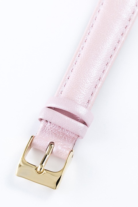 「魔法少女まどか☆マギカ」鹿目まどかモデルの腕時計。