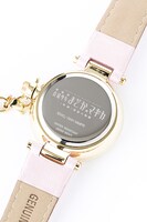 「魔法少女まどか☆マギカ」鹿目まどかモデルの腕時計。