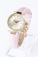 「魔法少女まどか☆マギカ」鹿目まどかモデルの腕時計。