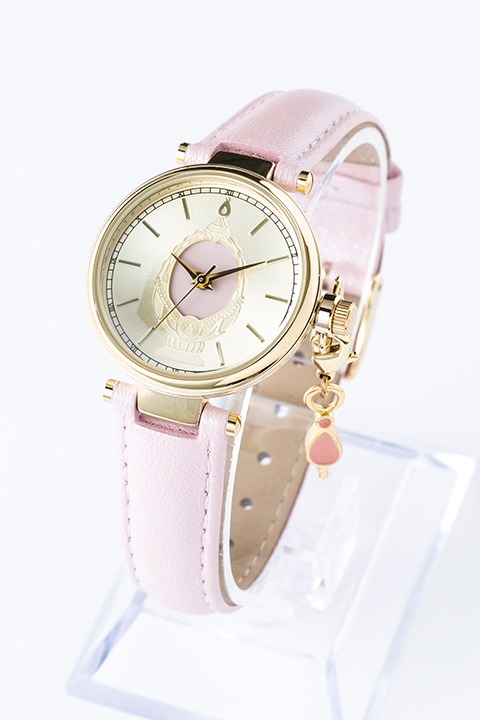 「魔法少女まどか☆マギカ」鹿目まどかモデルの腕時計。