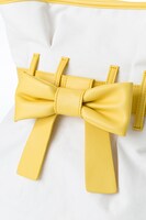 巴マミモデルのバッグ。