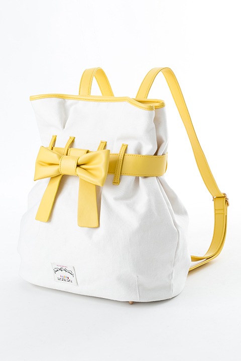 巴マミモデルのバッグ。