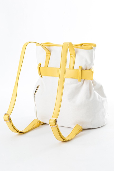 巴マミモデルのバッグ。