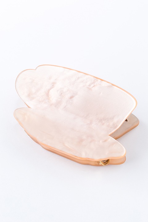 巴マミモデルのヘアクリップ。