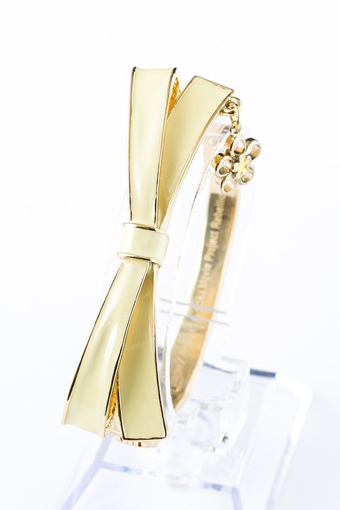 巴マミモデルのリボンバングル。