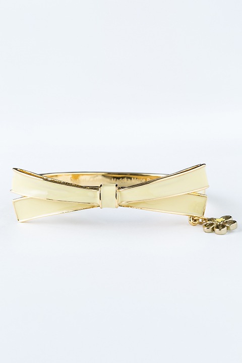 巴マミモデルのリボンバングル。