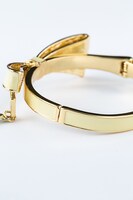 巴マミモデルのリボンバングル。