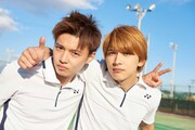 佐藤大樹と吉沢亮のオフショット。
