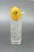 こんな顔になるレモンジュース。