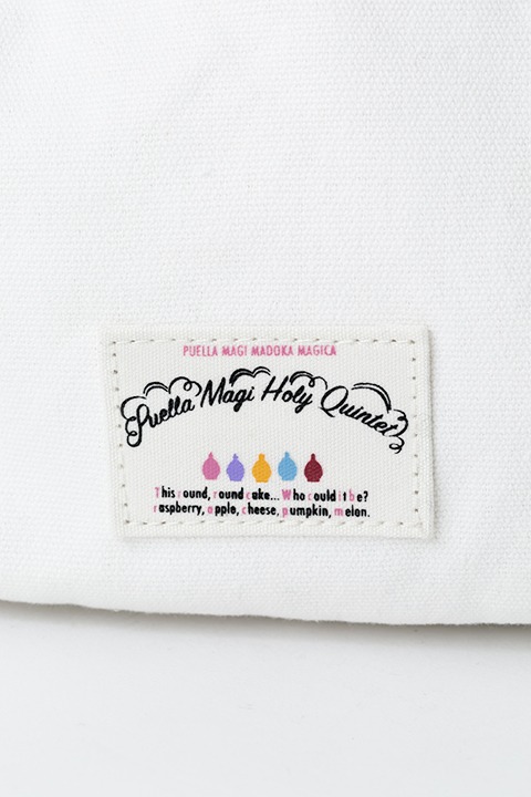 暁美ほむらモデルのバッグ。