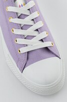 暁美ほむらモデルのスニーカー。