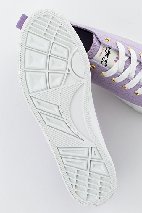 暁美ほむらモデルのスニーカー。