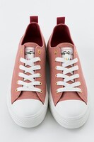 佐倉杏子モデルのスニーカー。