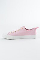 「魔法少女まどか☆マギカ」鹿目まどかモデルのスニーカー。