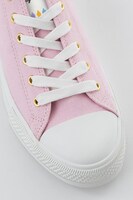 「魔法少女まどか☆マギカ」鹿目まどかモデルのスニーカー。