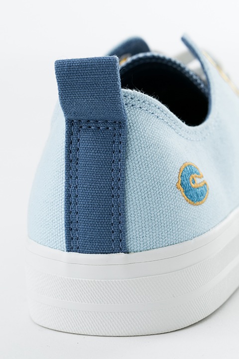 美樹さやかモデルのスニーカー。