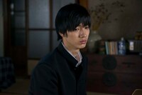 相場晄役を演じる清水尋也。