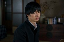 相場晄役を演じる清水尋也。