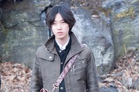 真宮裕明役を演じる大友一生。