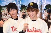 左から阿部隆也役の猪野広樹、三橋廉役の西銘駿。