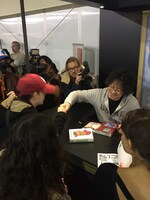 浦沢直樹のサイン会の様子。