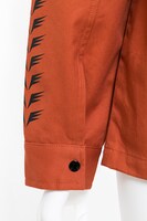 烏野高校モデルのシャツ。