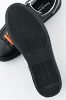 烏野高校モデルのスニーカー。