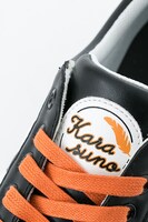 烏野高校モデルのスニーカー。