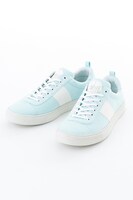 青葉城西高校モデルのスニーカー。