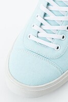 青葉城西高校モデルのスニーカー。