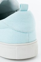 青葉城西高校モデルのスニーカー。