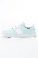 青葉城西高校モデルのスニーカー。