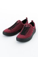 音駒高校モデルのスニーカー。